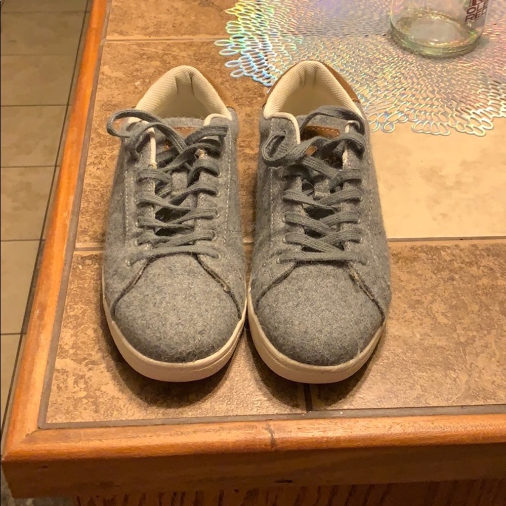 Gray American eagle sneakers